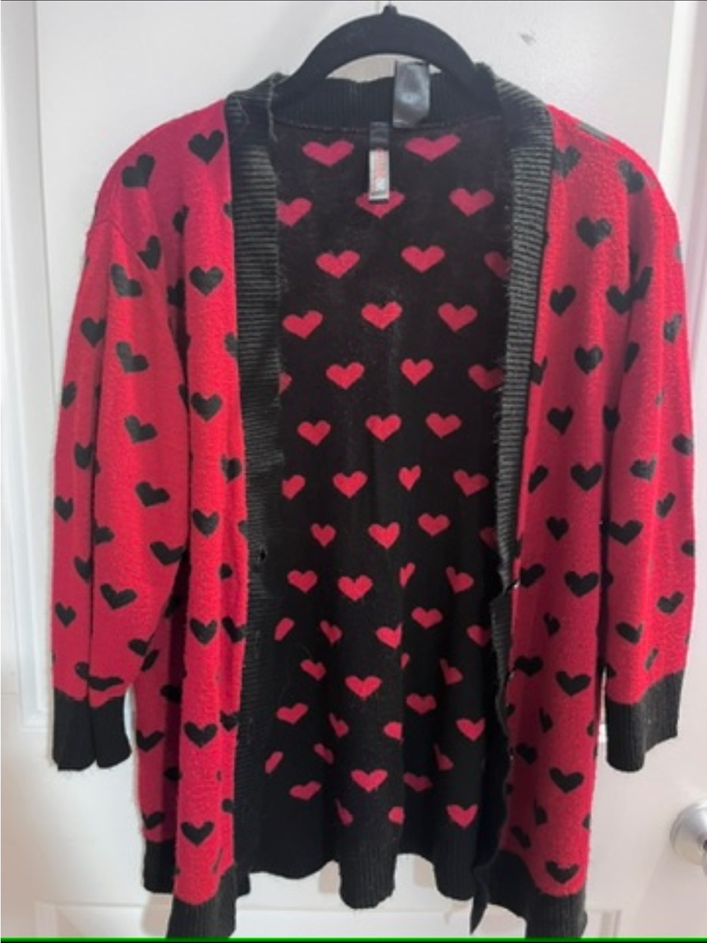 Torrid Red & Black Heart Open Front Cardigan Sweater (Flawed)